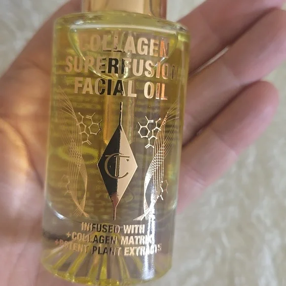 Charlotte Tilbury Collagen Superfusion Facial Oil - Gold and White